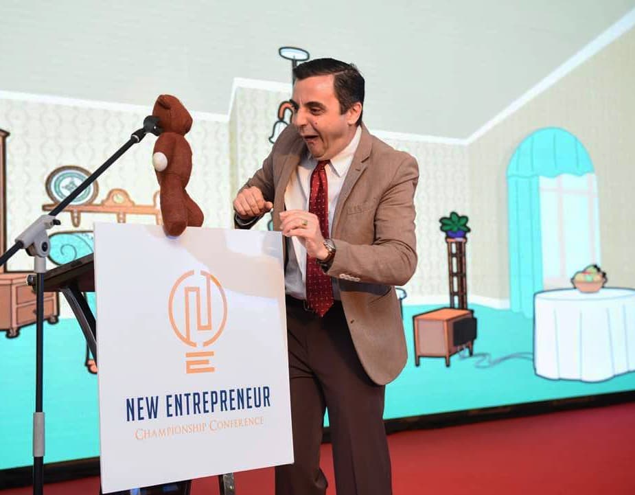Faiket Luari Faiket would improvise his act according to places and situations.